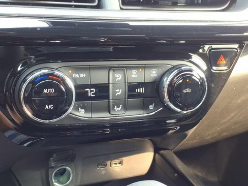 Used 2025 Chevrolet Trax RS w/ Driver Confidence Package FWD image 19