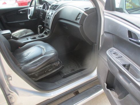 Used 2012 Chevrolet Traverse LT FWD image 21