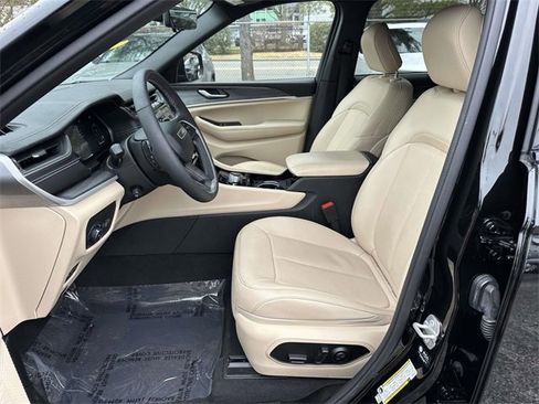 Certified 2023 Jeep Grand Cherokee L Limited w/ Luxury Tech Group II image 15