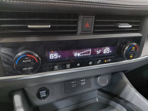 Used 2025 Nissan Rogue SV AWD/4WD image 29