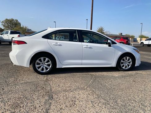 Used 2024 Toyota Corolla LE FWD image 5