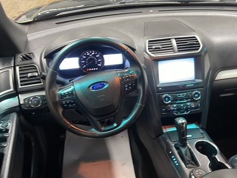 Used 2016 Ford Explorer XLT w/ Equipment Group 202A AWD/4WD image 3