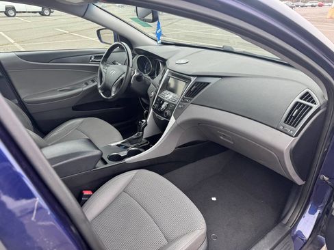 Used 2011 Hyundai Sonata SE w/ Navigation & Sunroof Pkg 4 FWD image 8