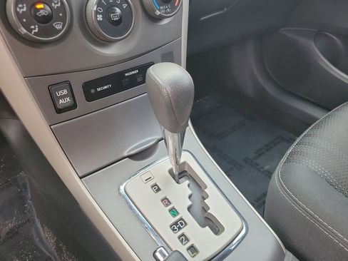 Used 2013 Toyota Corolla S image 23