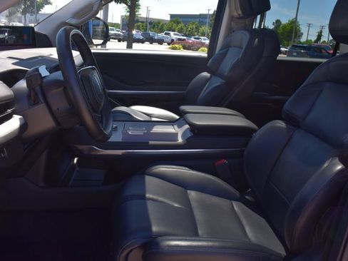 Used 2025 Lincoln Navigator Reserve AWD/4WD image 14