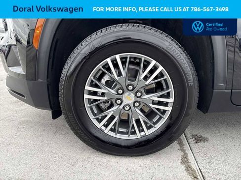 Used 2025 Chevrolet Traverse LT image 10