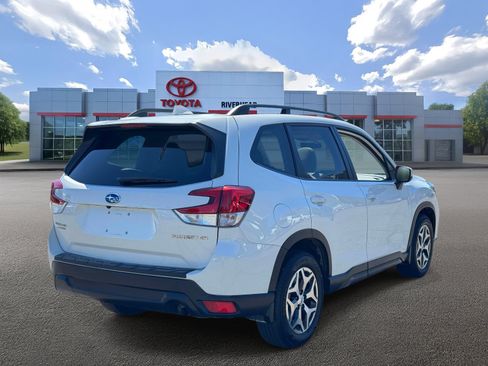 Used 2020 Subaru Forester Premium AWD/4WD image 6