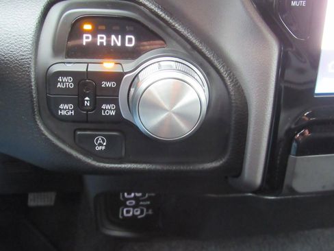 Used 2025 RAM 1500 Laramie AWD/4WD image 29