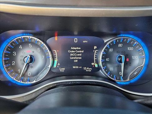 Used 2021 Chrysler Pacifica Touring-L FWD image 11