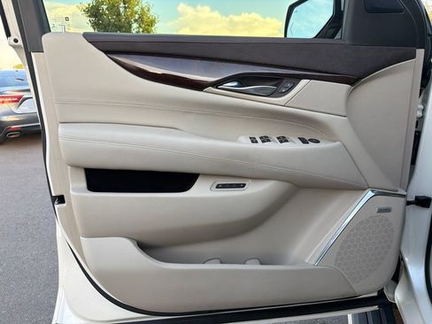 Used 2015 Cadillac Escalade Premium AWD/4WD image 23