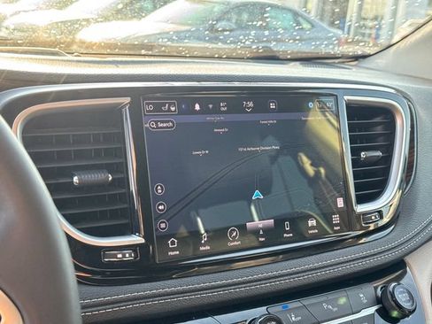 Used 2023 Chrysler Pacifica Limited FWD image 22