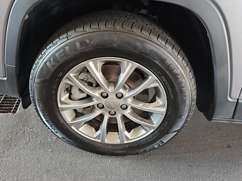 Used 2021 Jeep Cherokee Latitude Plus AWD/4WD image 32