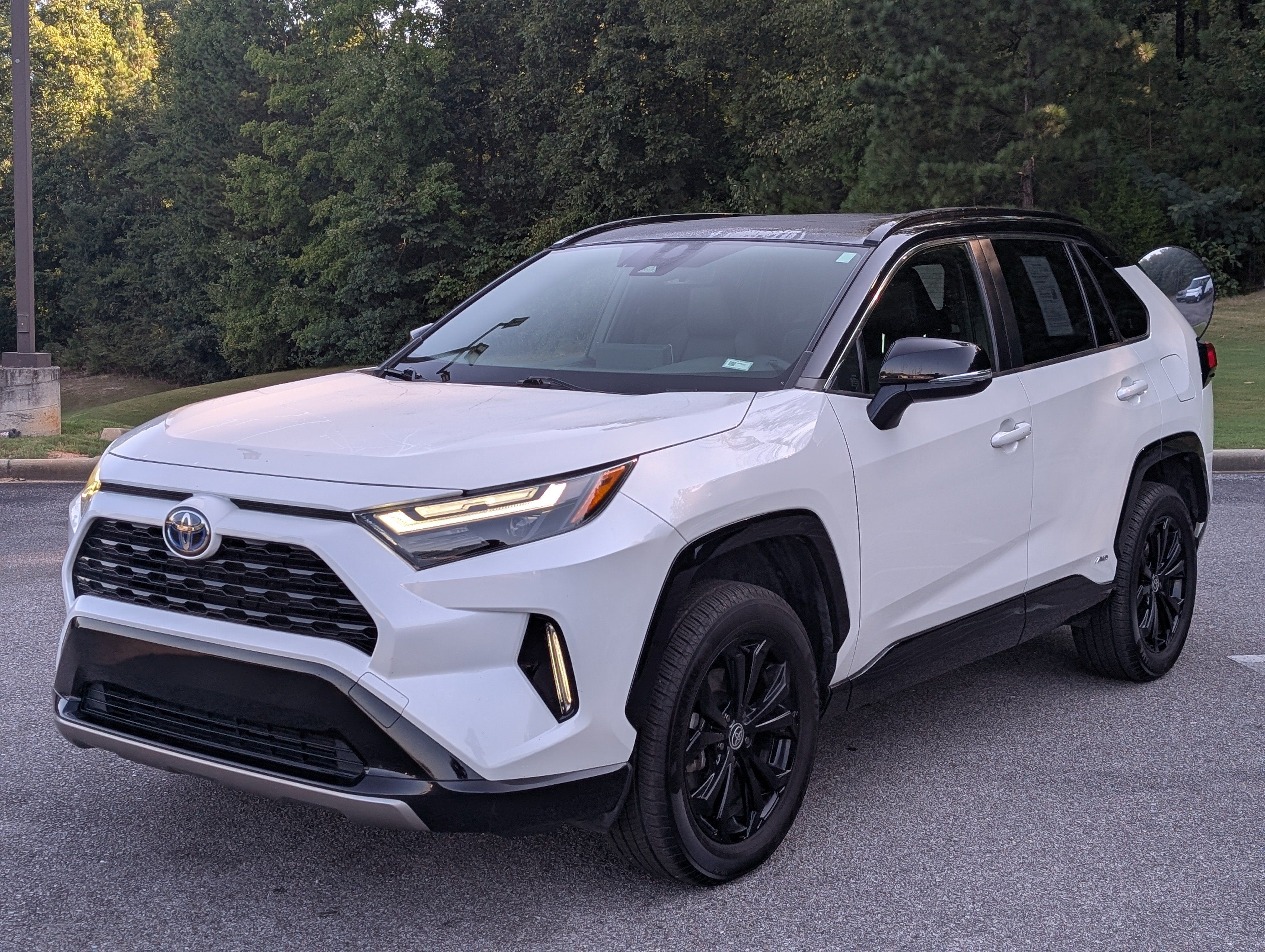 Used 2022 Toyota RAV4 XSE w/ XSE Grade Weather Package AWD/4WD image 5