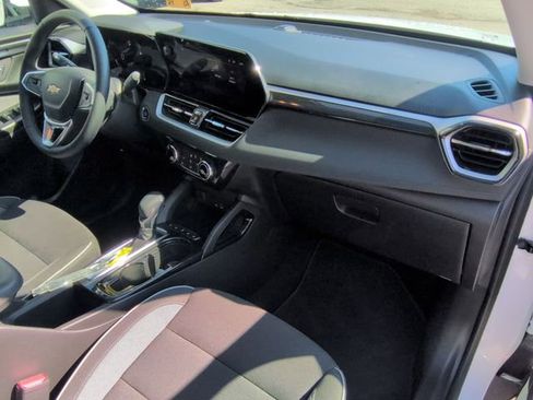 Used 2024 Chevrolet TrailBlazer LT w/ LT Cold Weather Package image 31