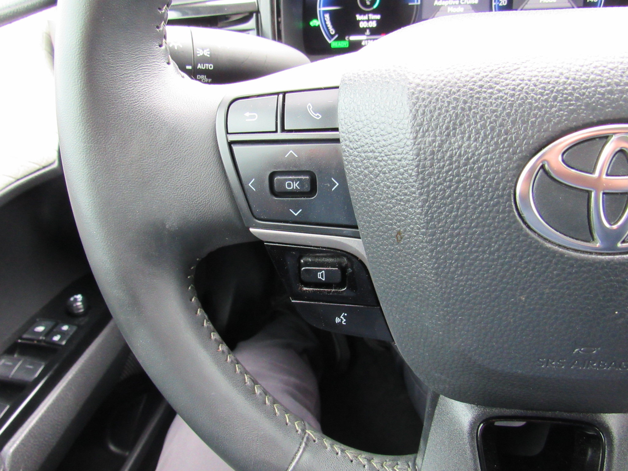 Used 2025 Toyota Camry XLE FWD image 16