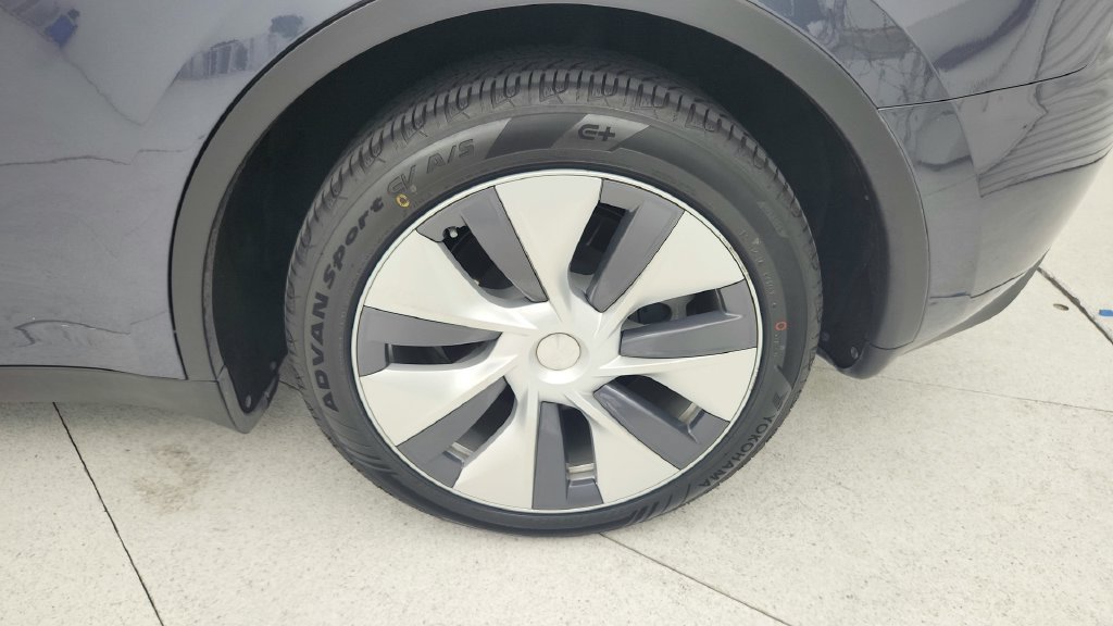 Used 2023 Tesla Model Y Long Range AWD/4WD image 24