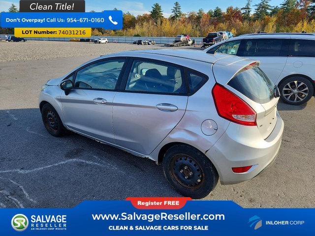 Used 2013 Ford Fiesta SE w/ Moon & Mood Pkg FWD image 3