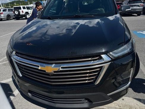 Used 2023 Chevrolet Traverse High Country AWD/4WD image 3
