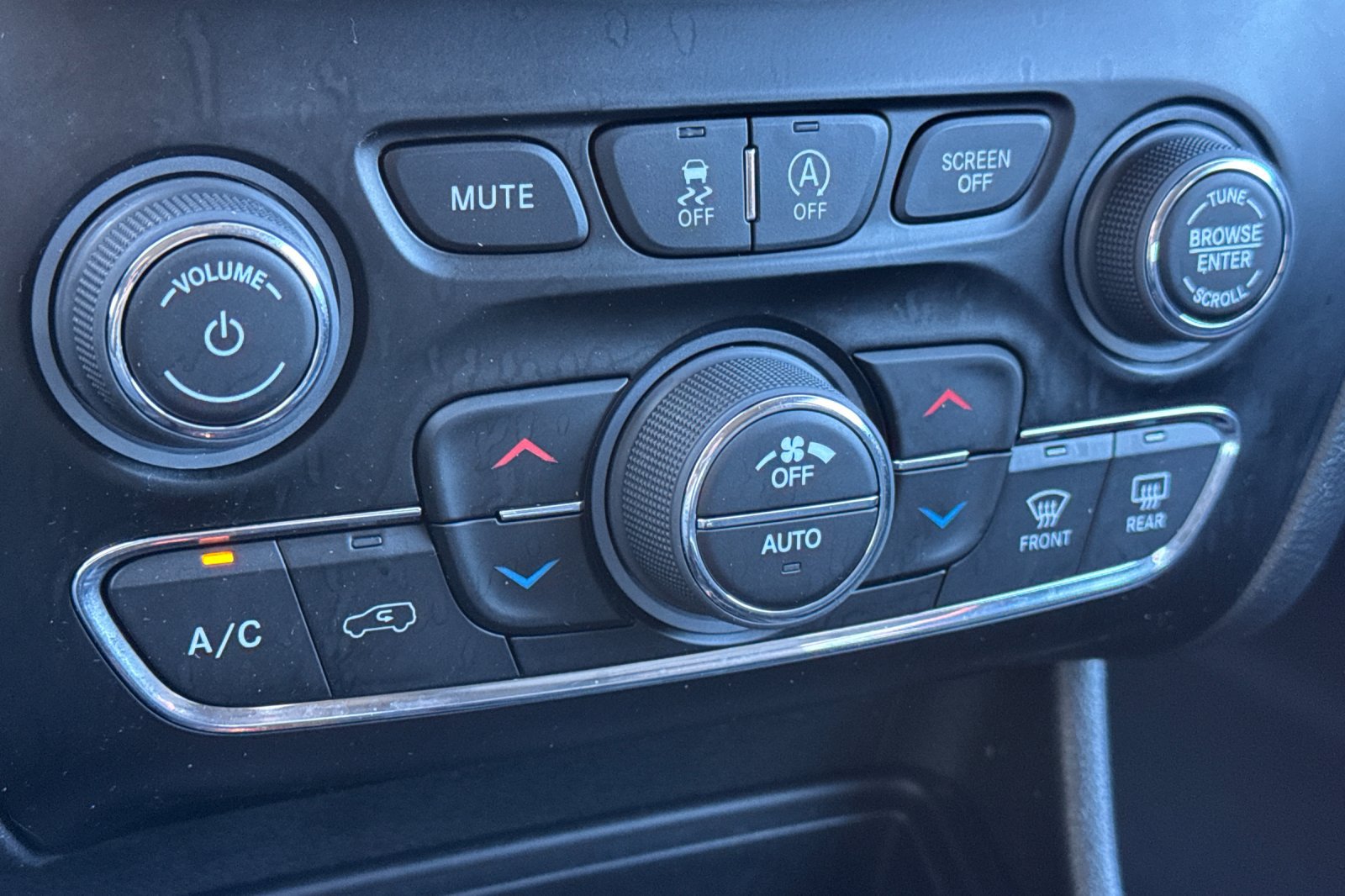 Used 2023 Jeep Cherokee Altitude Lux AWD/4WD image 21