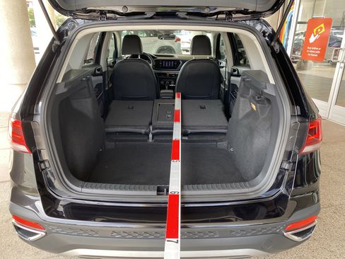 Certified 2023 Volkswagen Taos SE FWD image 19