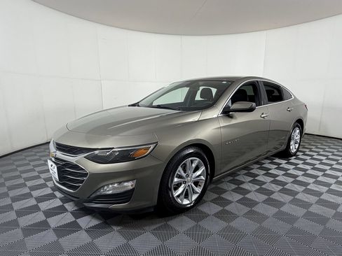 Used 2020 Chevrolet Malibu LT FWD image 2