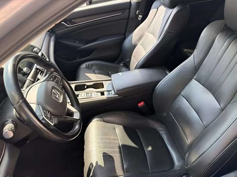 Used 2018 Honda Accord Touring image 11