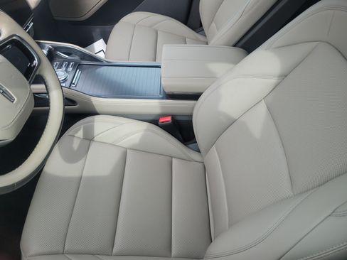 Certified 2025 Lincoln Nautilus Premier AWD/4WD image 10