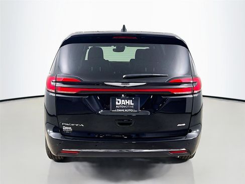 New 2026 Chrysler Pacifica Select image 6