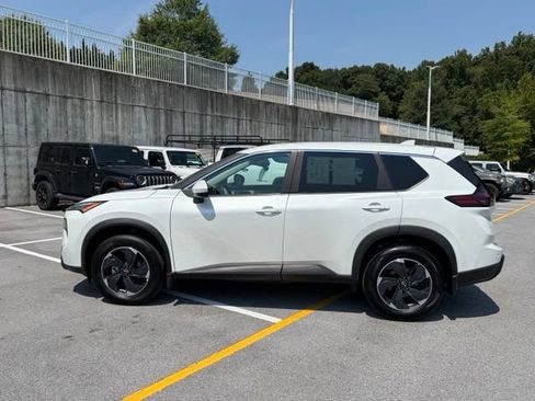 Certified 2025 Nissan Rogue SV AWD/4WD image 4