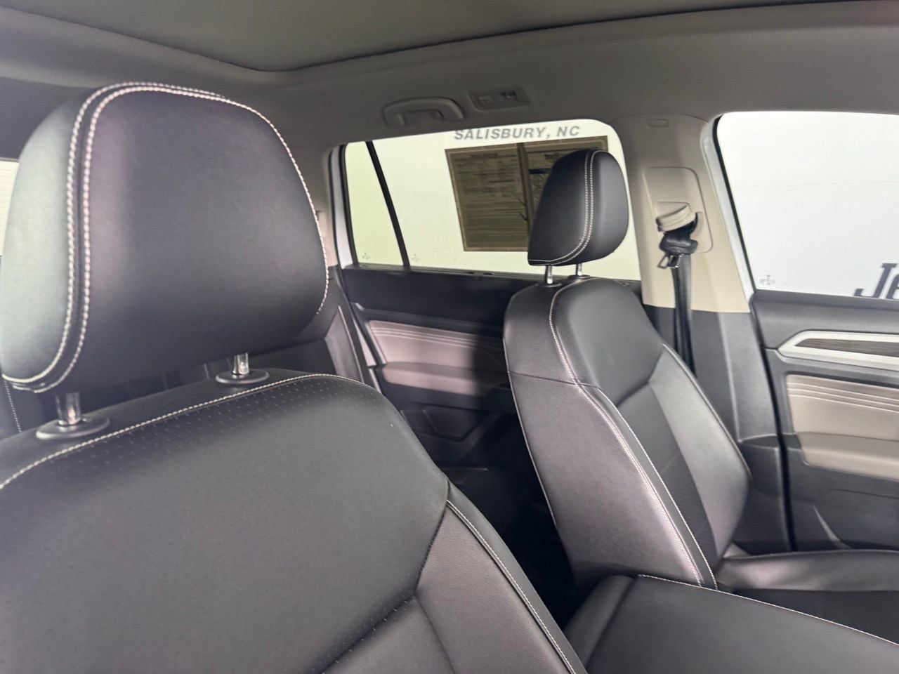 Used 2023 Volkswagen Atlas SE w/ Panoramic Sunroof Package FWD image 35