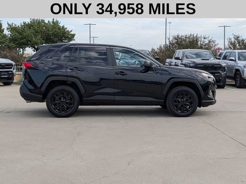 Used 2025 Toyota RAV4 LE AWD/4WD image 4