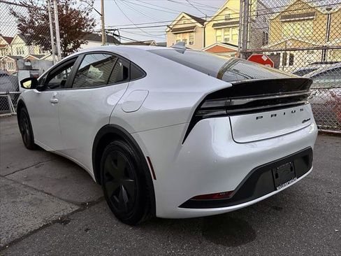 Used 2024 Toyota Prius Prime SE image 9