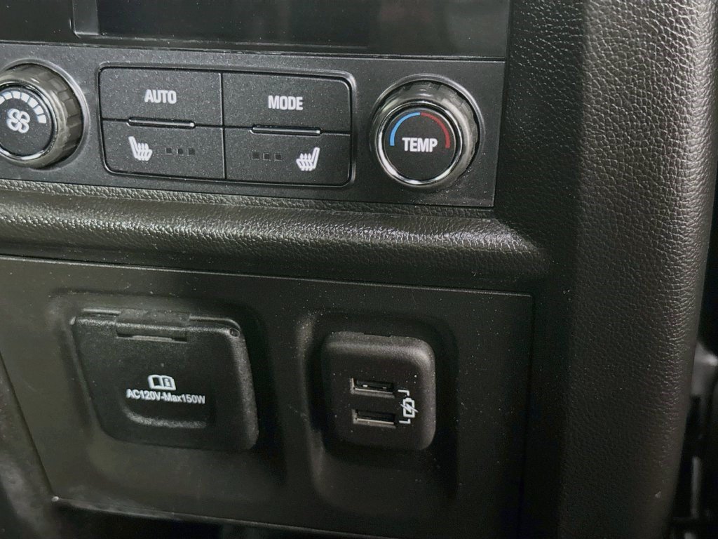 Used 2023 Chevrolet Traverse Premier FWD image 43