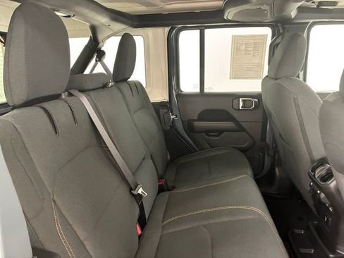 Used 2025 Jeep Wrangler Unlimited Sahara w/ Safety Group AWD/4WD image 16