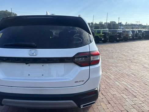 Used 2025 Honda Pilot Elite image 11