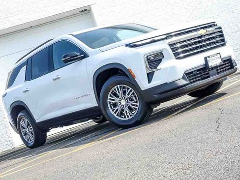 New 2026 Chevrolet Traverse LT w/ LPO, Floor Liner Package FWD image 3