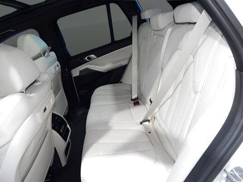 Used 2022 BMW X5 xDrive40i w/ M Sport Package image 29