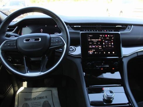 Used 2022 Jeep Grand Cherokee L Laredo image 12