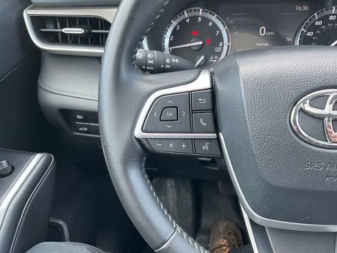 Used 2022 Toyota Highlander XLE image 5