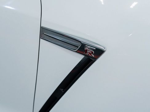 Used 2009 Nissan GT-R Premium AWD/4WD image 18