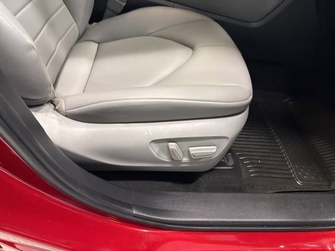 Used 2022 Toyota Highlander XLE image 14