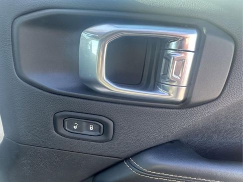 Used 2024 Jeep Wrangler Sahara image 43