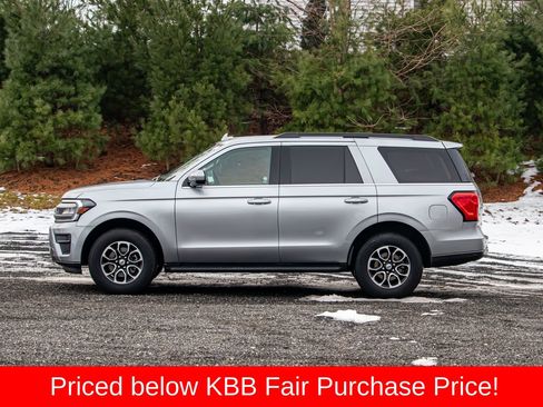 Used 2024 Ford Expedition XLT RWD image 4