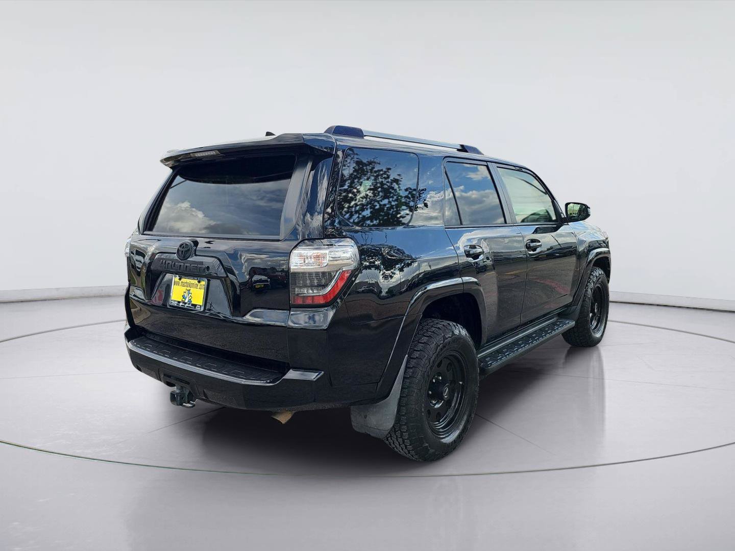 Used 2019 Toyota 4Runner SR5 AWD/4WD image 5