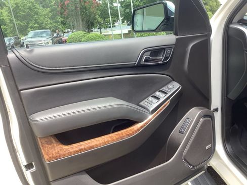 Used 2020 Chevrolet Tahoe Premier w/ Premier Plus Edition RWD image 19