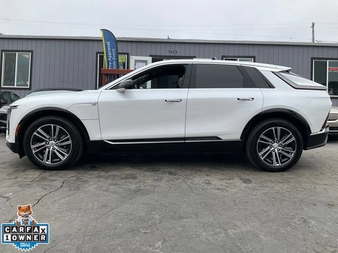 Used 2025 Cadillac Lyriq Luxury w/ LPO, Floor Liner Package AWD/4WD image 5