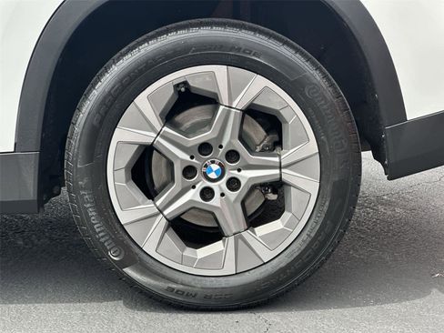 Used 2023 BMW X1 xDrive28i AWD/4WD image 9