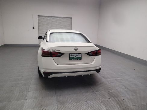 Used 2025 Nissan Altima 2.5 SV FWD image 6