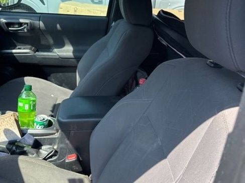 Used 2018 Toyota Tacoma TRD Sport image 21