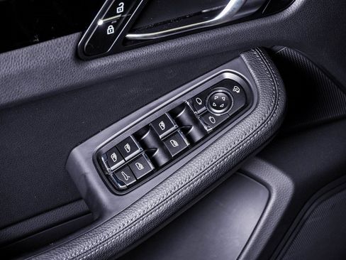 Certified 2025 Porsche Macan image 26